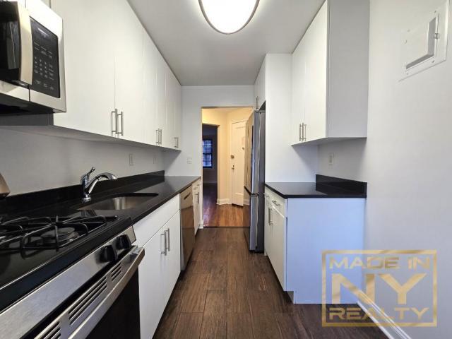 Foto del edificio - 2 bedroom in SUNNYSIDE GARDENS NY 11104