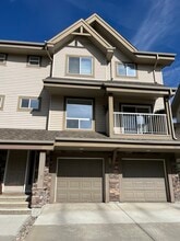 Building Photo - 12050 17 Av SW