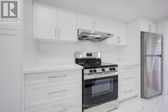 Photo du bâtiment - 4460-4460 Tucana Ct