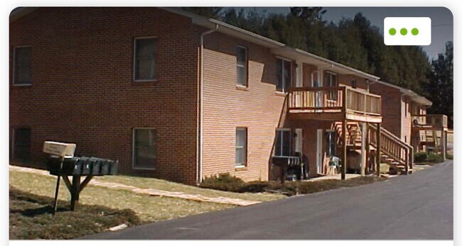 Building Photo - 525 Chatham Hill Rd