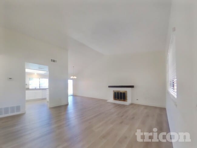 Building Photo - 25854 Harriet Ave