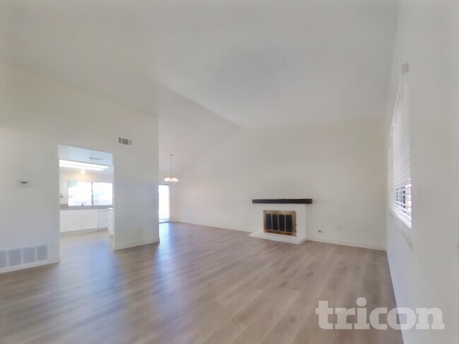 Foto del edificio - 25854 Harriet Ave