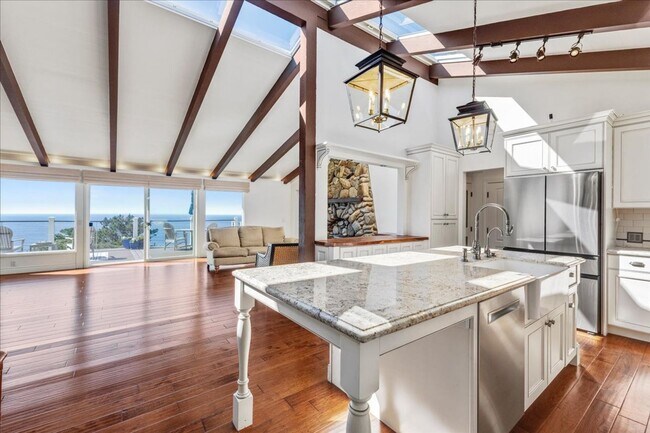 Foto del edificio - REDUCED PRICE Stunning Highlands Home Located in Carmel, CA!