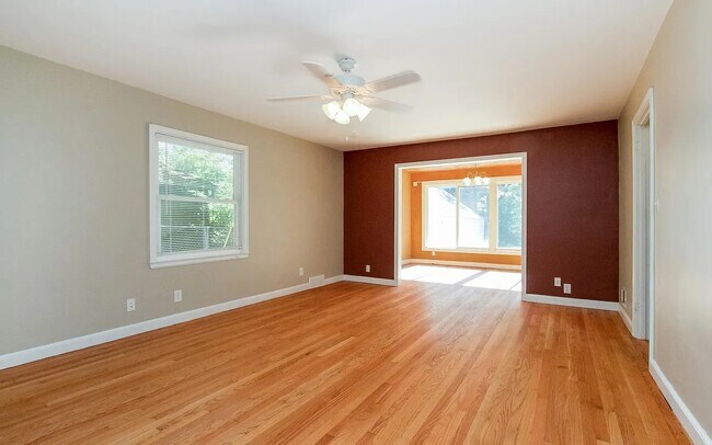 Foto del edificio - 330 N Franklin Ave
