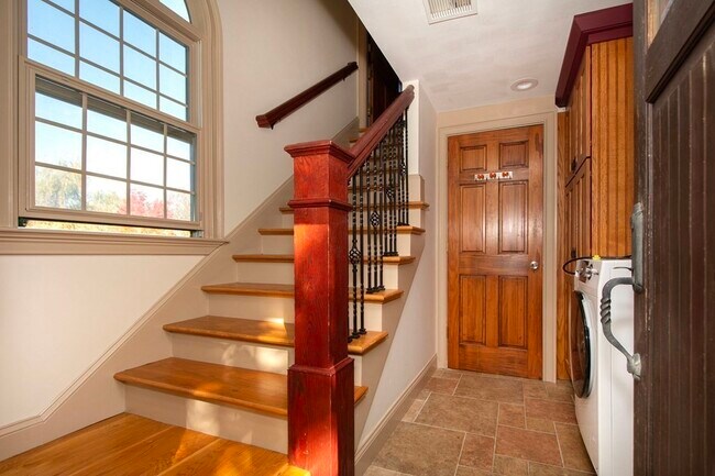 Building Photo - 135 Sohier St