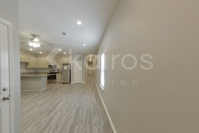 Foto del edificio - 2007 Wilson Rd, Unit B