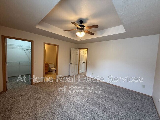 Building Photo - 1526 E Kerr