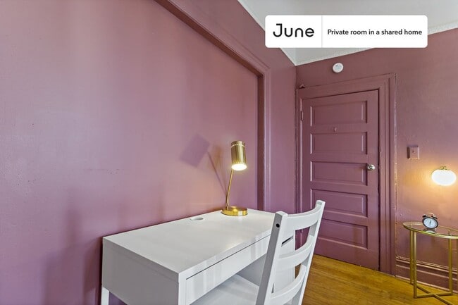 Building Photo - Private bedroom in 4 bed/1.5 bath Home