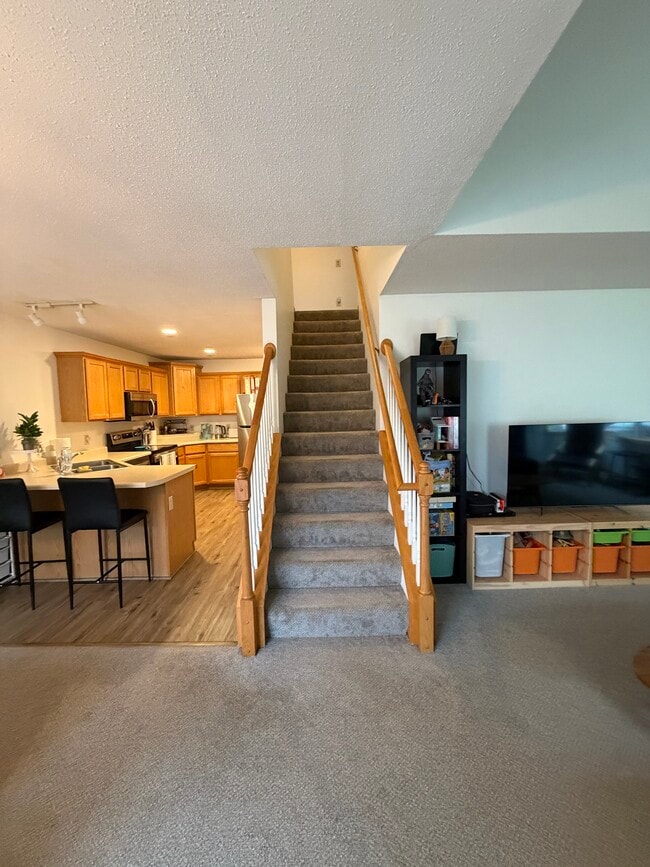 Building Photo - 2336 Oakridge Cir