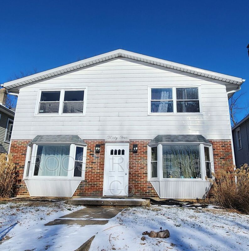 Primary Photo - 34 E College Ave