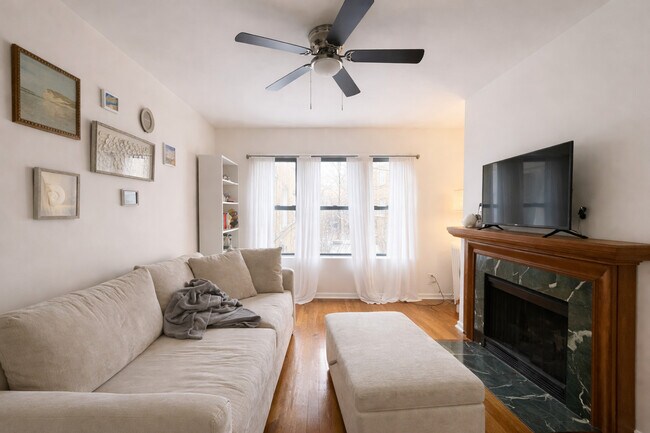 Foto del edificio - 685 1/2 W Wrightwood Ave