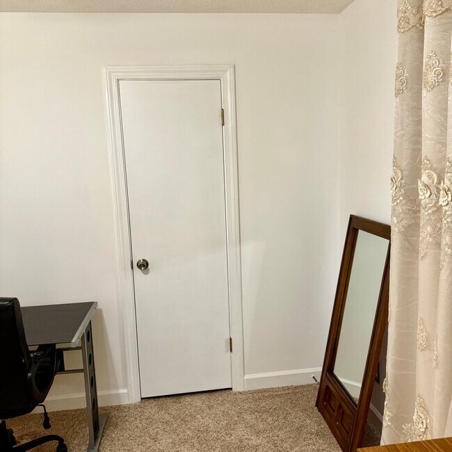 Building Photo - 4401 Yorkshire Ct