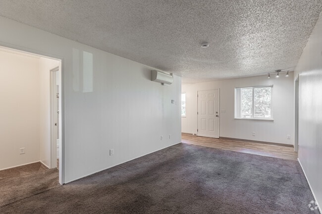 2 habitaciones, 1 baño - 980 pies cuadrados - Sala de estar - Garden Villa