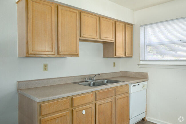 2BR, 1BA - 840SF-Kitchen - Admiral's Way Apartments