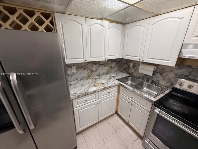 Foto del edificio - 17101 NW 57th Ave