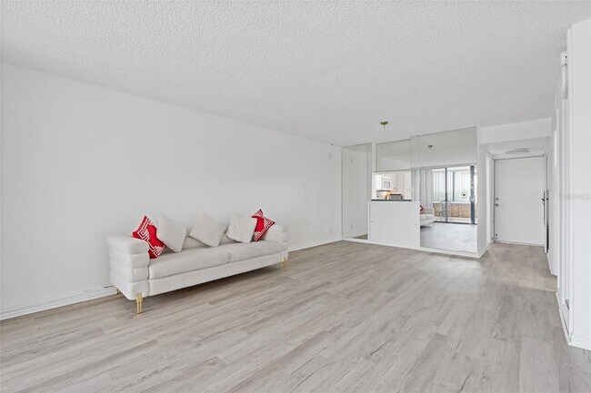 Foto del edificio - 2621 Cove Cay Dr