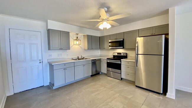 Foto del edificio - 9557 Lillian Hwy