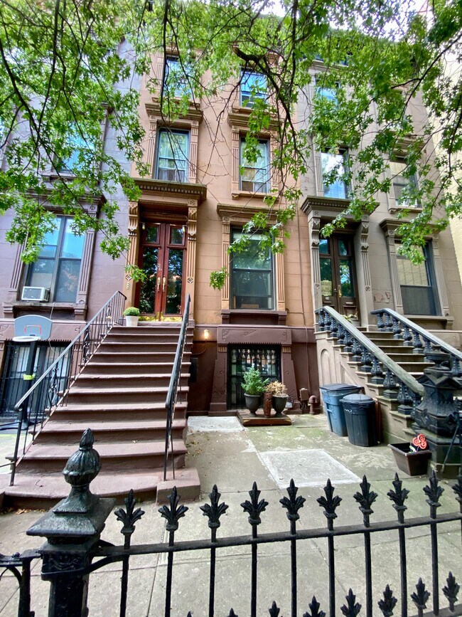 Building Photo - 26 Halsey St