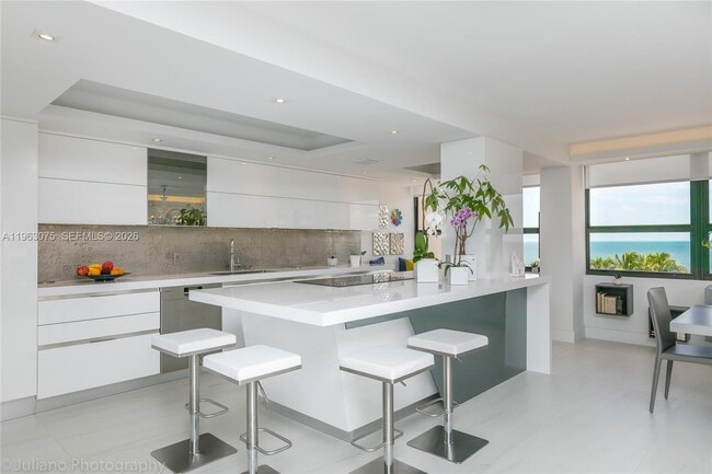 Foto del edificio - 3 Grove Isle Dr