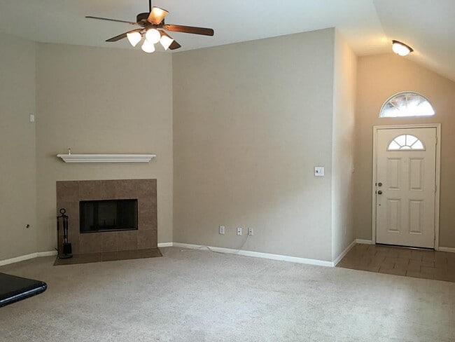 Foto del edificio - 10006 Kendahlwood Ln