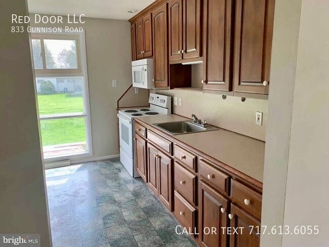 Building Photo - 833 Gunnison Rd