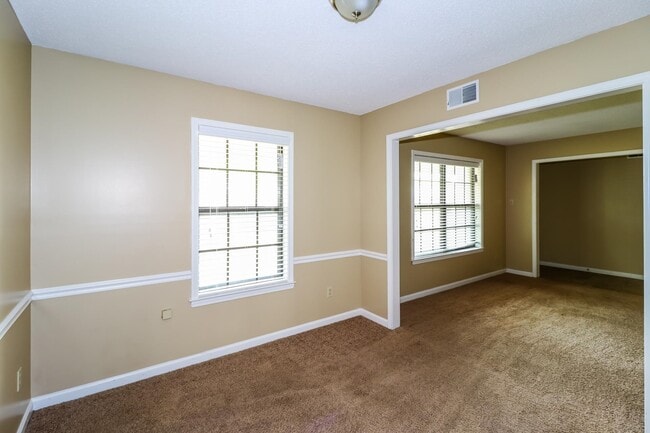 Foto del edificio - 3048 Ingleside Dr