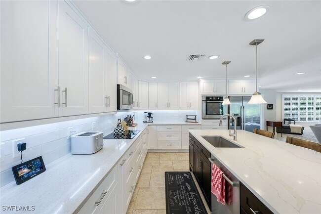 Foto del edificio - 725 Old Trail Dr