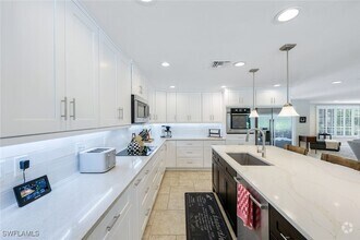 Building Photo - 725 Old Trail Dr
