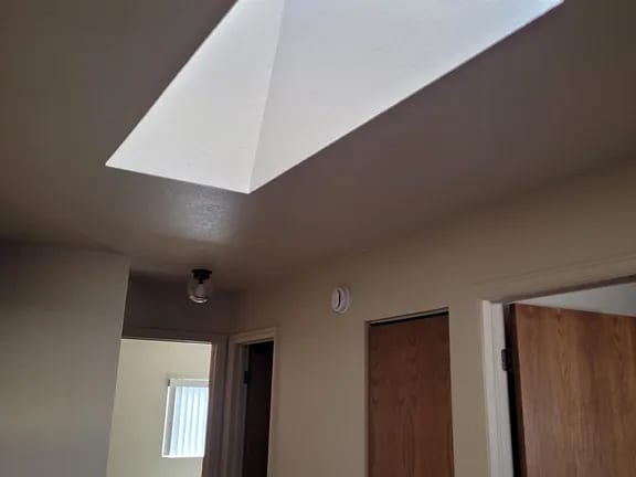 Foto del edificio - 1247 Holland Park Blvd