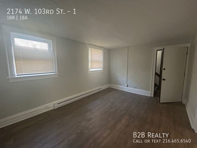 Building Photo - "Chic Urban Retreat: Stylish 1-Bedroom Hav...