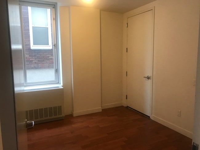 Building Photo - 3161 37th Ave