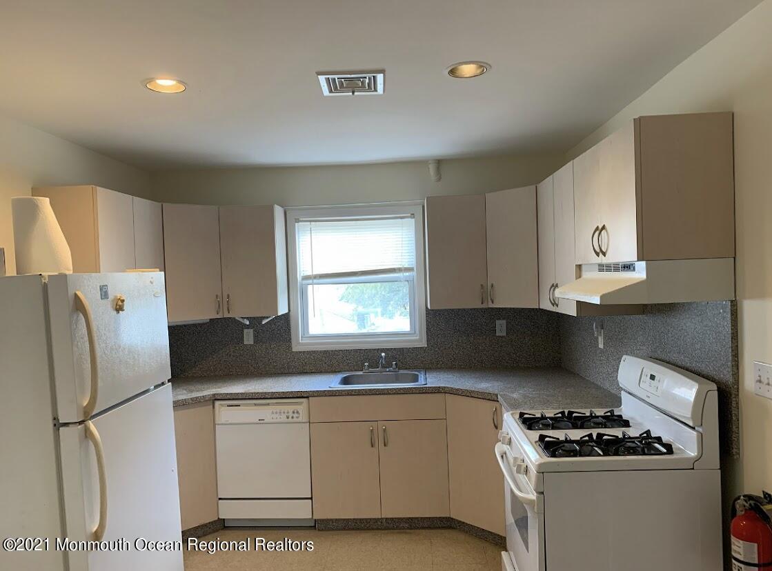 Foto principal - 190 Buckelew Ave