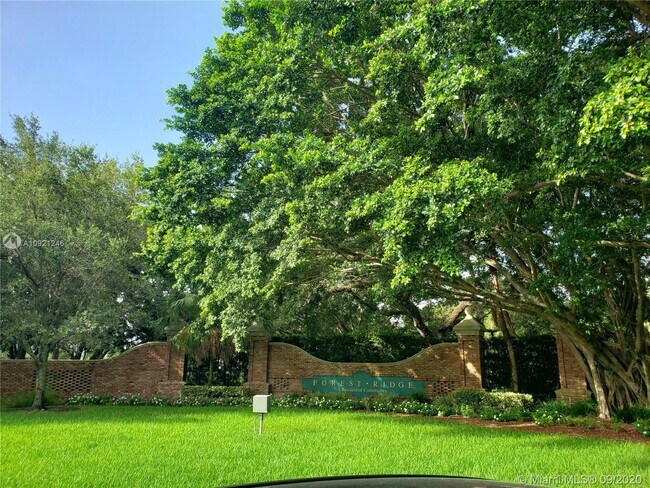 Foto del edificio - 2633 Oak Park Cir