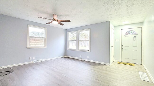 Building Photo - 1301 N. Wilber St - South Bend