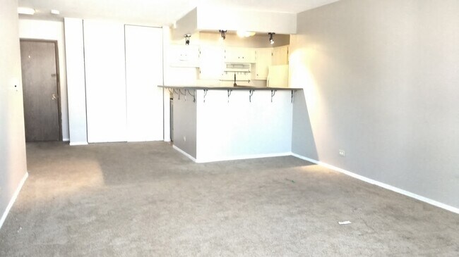 Foto del edificio - 1000 Bayside Dr.  4578