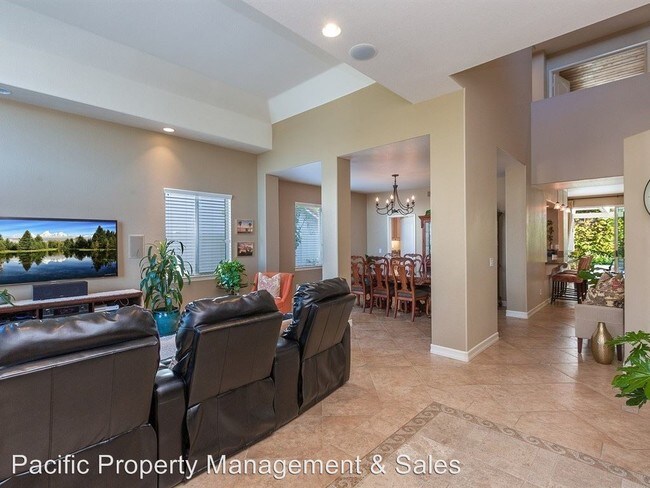 Building Photo - 5 br, 3 bath House - 4951 Lassen Dr.