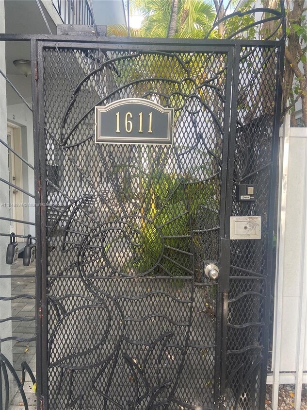 Primary Photo - 1611 West Ave