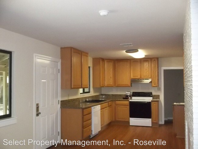 Foto del edificio - 5 br, 2 bath House - 6904 Main Avenue