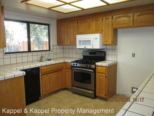 Building Photo - 3 br, 2.5 bath House - 405 N Lincoln Street