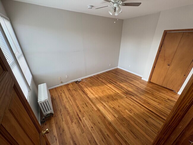 Foto del edificio - 70 Carleton Ave