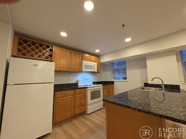 Building Photo - 51 Queensberry St