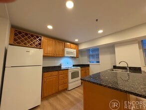 Building Photo - 51 Queensberry St