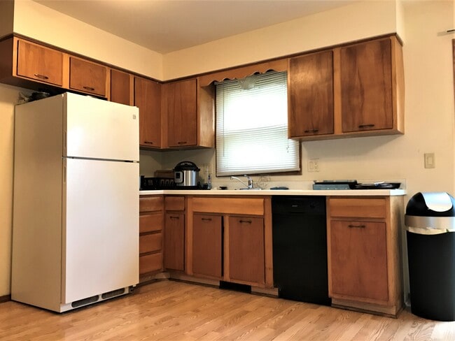 Kitchen, Dishwasher - 2843 Coolidge St