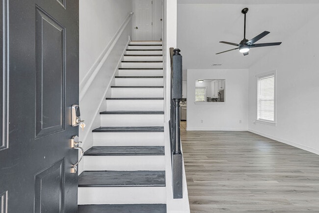 Building Photo - 900 Springwood Dr