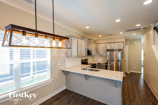 Foto del edificio - 211 Creek Run Way