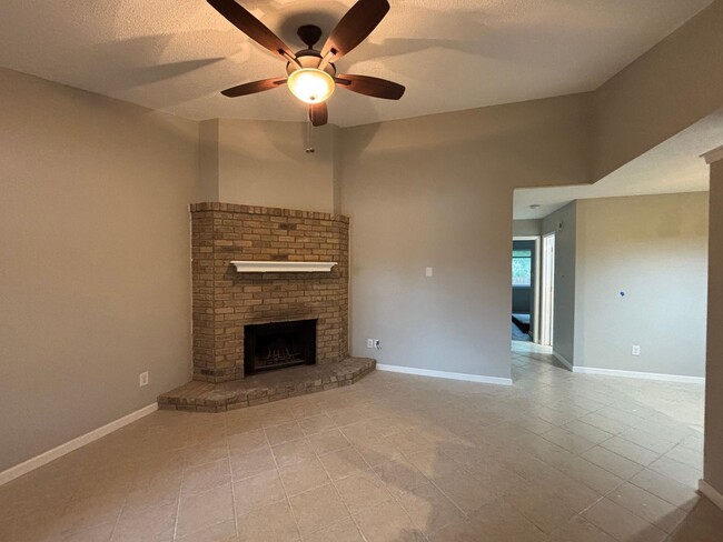 Building Photo - 215 Greenlawn Blvd
