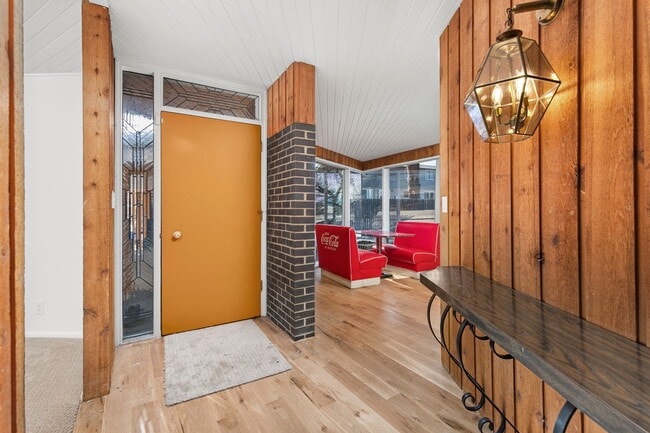 Building Photo - 5905 E Maplewood Ave