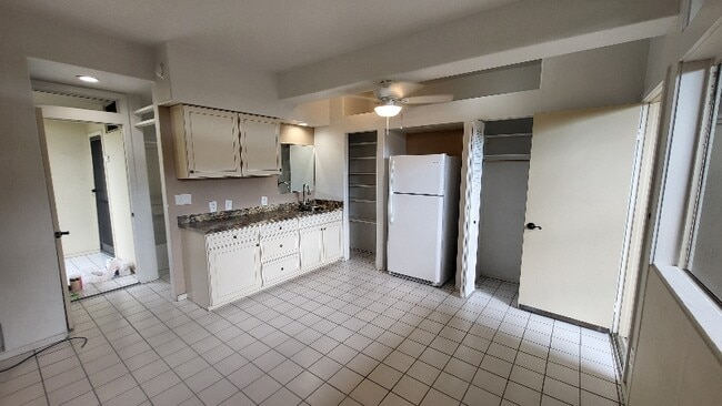 Building Photo - 77-116-116 La'aloa Ave