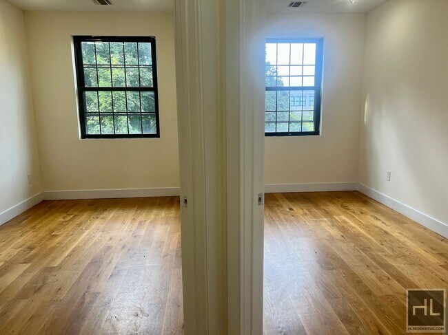 Building Photo - 3BR 2BA w/ Juliet Balcony On Bushwick/Ridg...