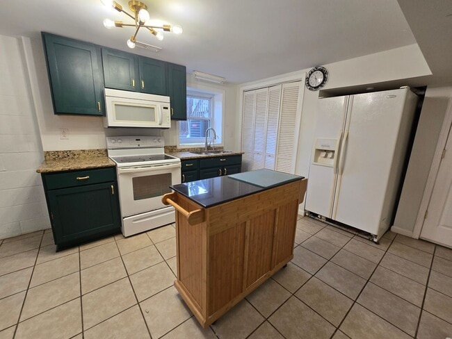 Foto del edificio - NEW LISTING!!!!!